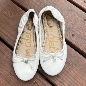 Sam Edelman Girls Felicia Flats in White Leather. Size 4